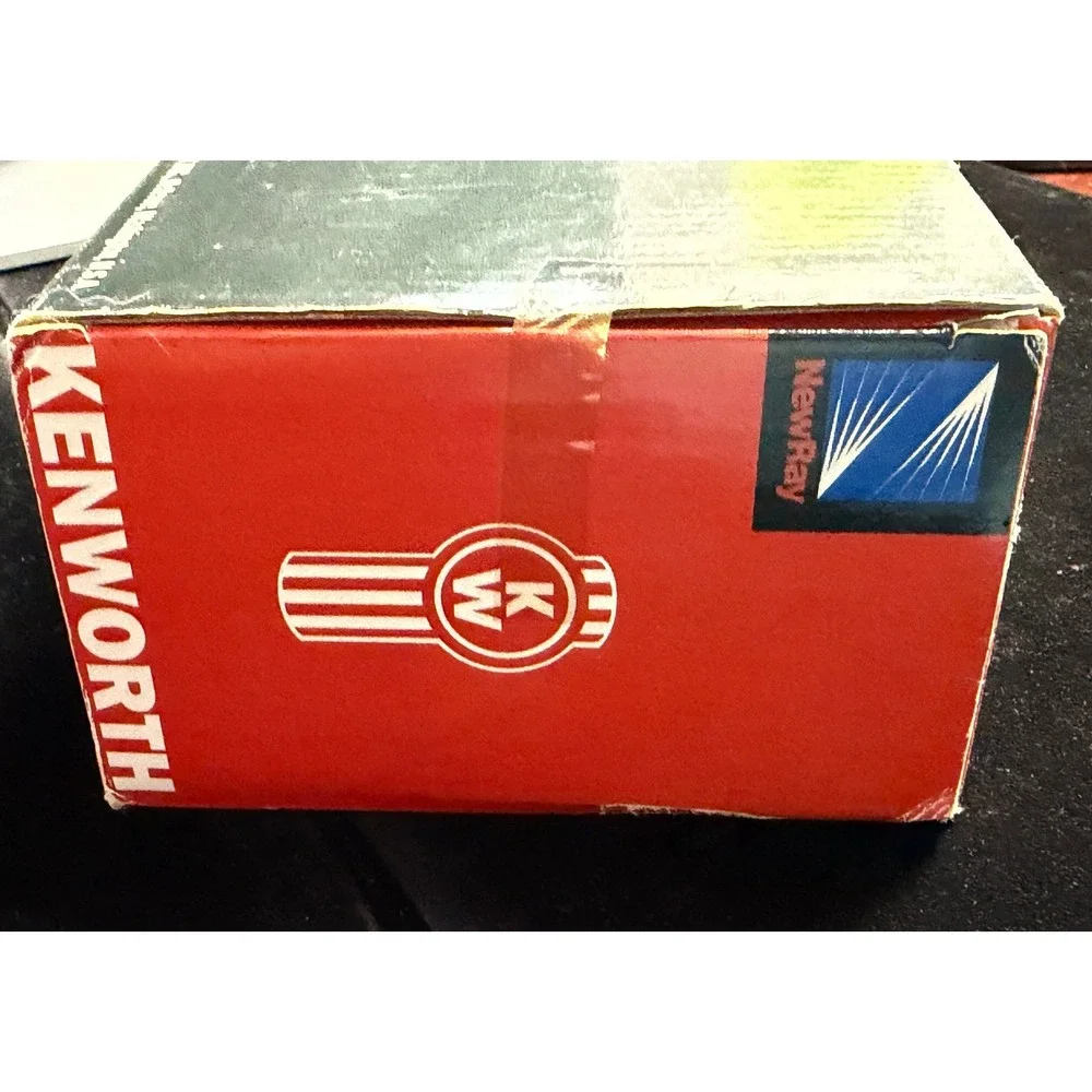 Kenworth W900 LongHauler-1:43 Die-Cast Semi Truck, Blue American Flag NIB